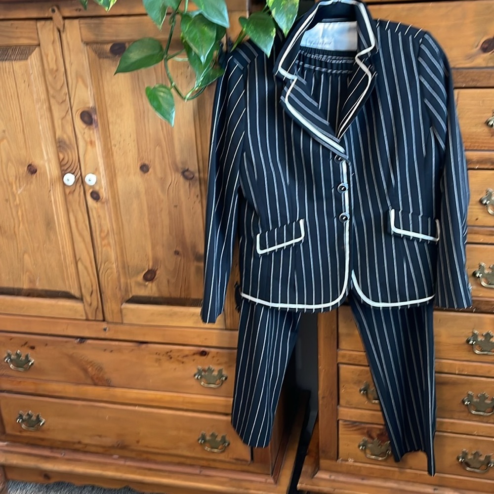 🌸Tan jay 2 piece striped pantsuit